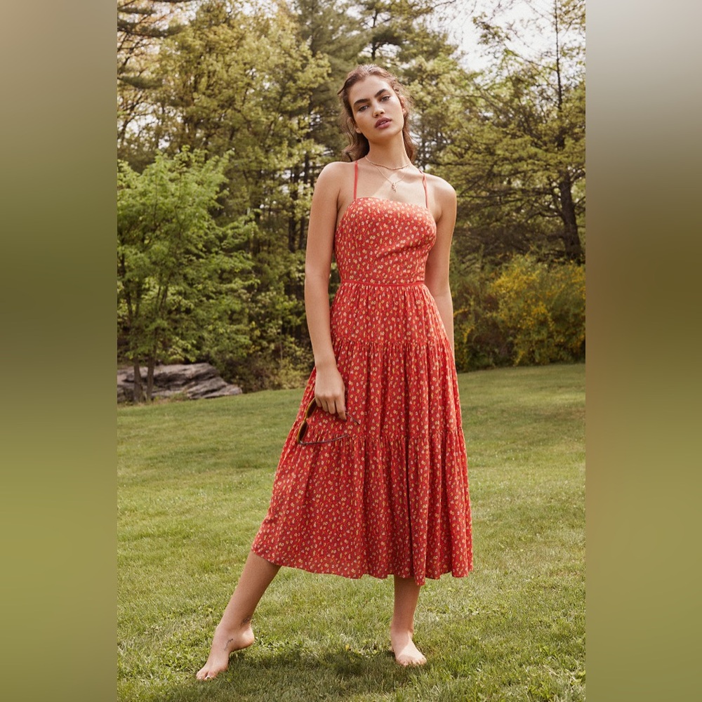 Elegant Red Floral Dress - Picture 2 of 16